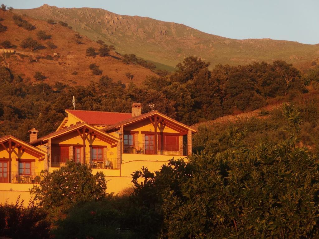 Casas Rurales Acebuche, Descubre el Otoño Mágico en el Valle de Ambroz Casas del Monte Exterior foto